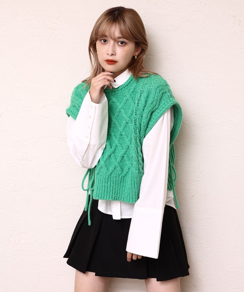 one after another NICE CLAUP(ワンアフターアナザーナイスクラップ)の「ワイドスリーブシャツケーブルニットベストSET(ベスト・レディース・ブラウン/オフホワイト/グリーン・FREE)」の3枚目の写真