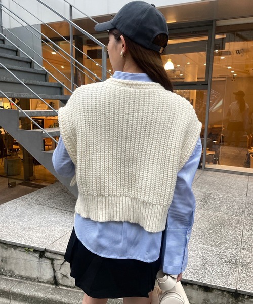 one after another NICE CLAUP(ワンアフターアナザーナイスクラップ)の「ワイドスリーブシャツケーブルニットベストSET(ベスト・レディース・ブラウン/オフホワイト/グリーン・FREE)」の14枚目の写真