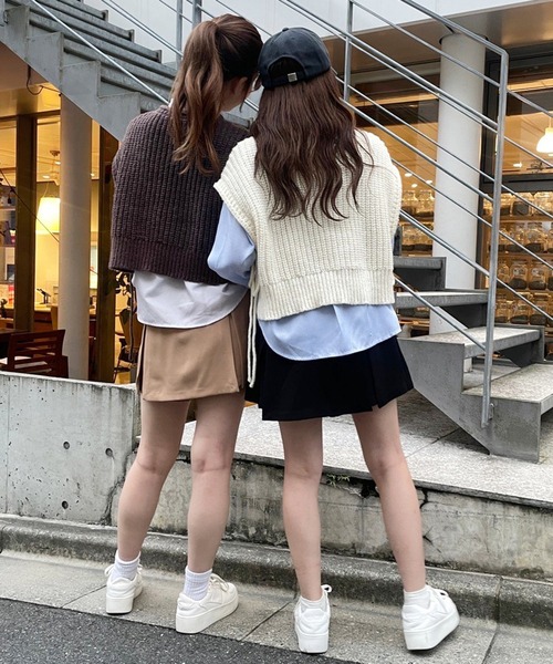 one after another NICE CLAUP(ワンアフターアナザーナイスクラップ)の「ワイドスリーブシャツケーブルニットベストSET(ベスト・レディース・ブラウン/オフホワイト/グリーン・FREE)」の12枚目の写真