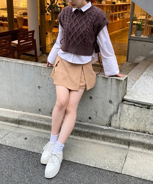 one after another NICE CLAUP(ワンアフターアナザーナイスクラップ)の「ワイドスリーブシャツケーブルニットベストSET(ベスト・レディース・ブラウン/オフホワイト/グリーン・FREE)」の16枚目の写真