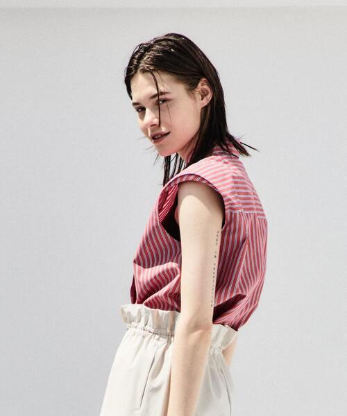 A_（エース）の「肩パット付きストライプノースリーブシャツ（シャツ