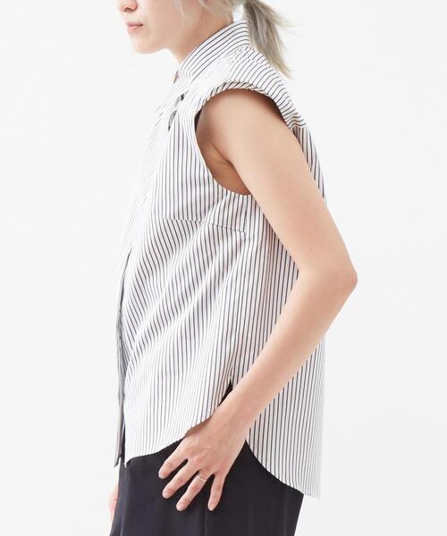 A_（エース）の「肩パット付きストライプノースリーブシャツ（シャツ