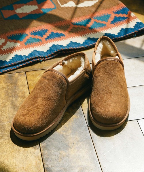 BAYFLOW(ベイフロー)の「フェイクスウェードボアスリッポン(スリッポン・メンズ・ブラック/ベージュ・SMALL/MEDIUM)」の1枚目の写真