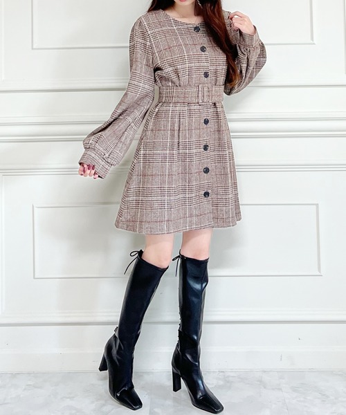 MIIA(ミーア)の「ベルト付きチェックミニワンピース(ワンピース・レディース・ブラウン/ブラック・FREE)」の4枚目の写真