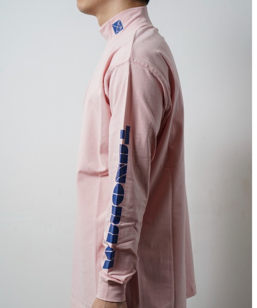 TANGRAM（タングラム）の「SLEEVE LOGO MOCKNECK LONG SLEEVE（Tシャツ/カットソー・メンズ・ピンク/ベージュ/マスタード/ダークグリーン・L/XL/M/S/XXL）」の13枚目の写真