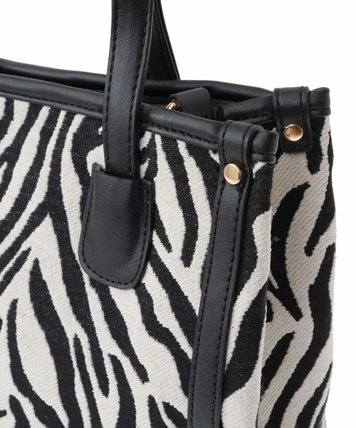 OFUON le MK（オフオンルエムケー）の「【2WAY】アニマル柄スクエアトートバッグ（トートバッグ・レディース・ブラック/ベージュ・38）」の3枚目の写真