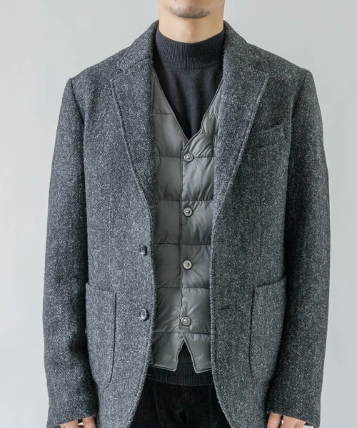 URBAN RESEARCH ROSSO MEN（アーバンリサーチロッソメン）の「TAION　V NECK BUTTON DOWN GILET（ダウンベスト・メンズ・チャコールグレー・MEDIUM/LARGE）」の2枚目の写真