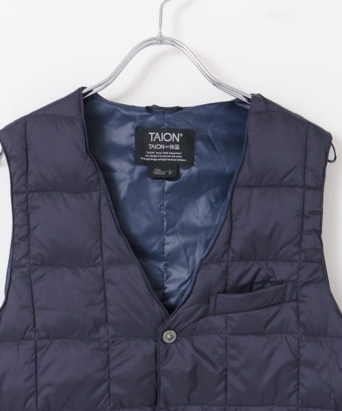 URBAN RESEARCH ROSSO MEN（アーバンリサーチロッソメン）の「TAION　V NECK BUTTON DOWN GILET（ダウンベスト・メンズ・チャコールグレー・MEDIUM/LARGE）」の8枚目の写真