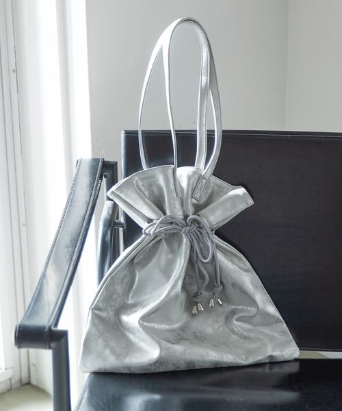 mysty woman（ミスティウーマン）の「シャイニートートBAG 187208（トートバッグ・レディース・シルバー/ブラック・FREE）」の2枚目の写真