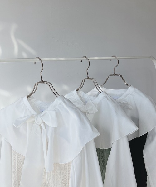 AS KNOW AS plus（アズノゥアズプラス）の「○ケープ衿 ケーブル切替え ボウタイブラウス（シャツ/ブラウス・レディース・ブラック/グリーン/アイボリー・FREE）」の4枚目の写真