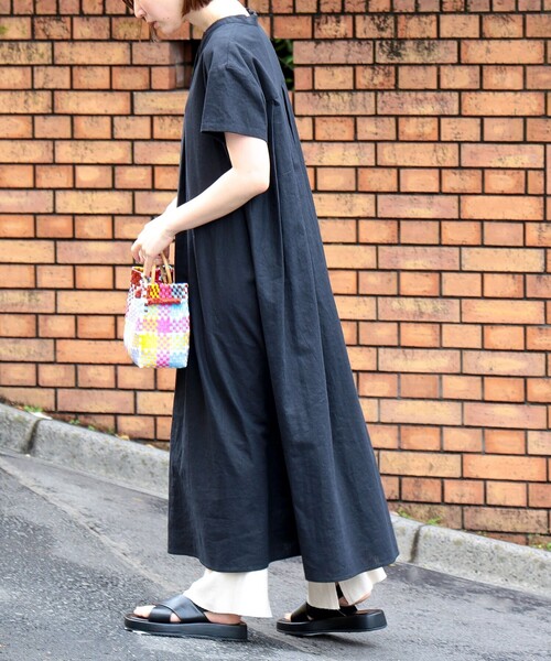 Ray BEAMS（レイビームス）の「Ray BEAMS / 綿麻 バックタック ワンピース（ワンピース・レディース・ブルー/ブラック/レッド・ONE SIZE）」の16枚目の写真