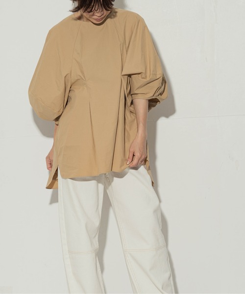 ottilie（オティーリエ）の「ottilie タックボリューム袖チュニック（Tシャツ/カットソー・レディース・オフホワイト/ベージュ・FREE）」の2枚目の写真