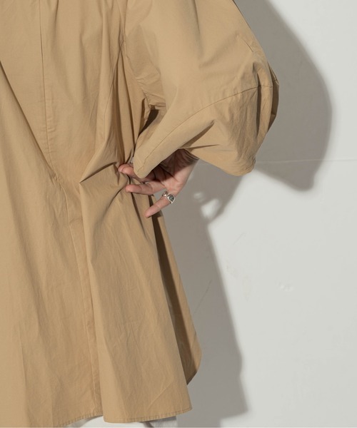 ottilie（オティーリエ）の「ottilie タックボリューム袖チュニック（Tシャツ/カットソー・レディース・オフホワイト/ベージュ・FREE）」の13枚目の写真