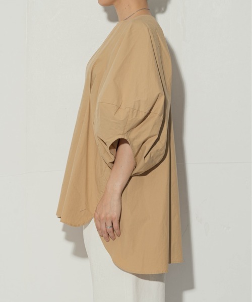 ottilie（オティーリエ）の「ottilie タックボリューム袖チュニック（Tシャツ/カットソー・レディース・オフホワイト/ベージュ・FREE）」の8枚目の写真