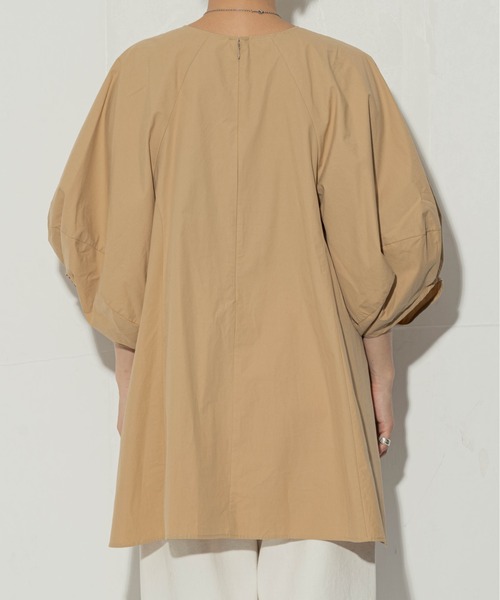 ottilie（オティーリエ）の「ottilie タックボリューム袖チュニック（Tシャツ/カットソー・レディース・オフホワイト/ベージュ・FREE）」の7枚目の写真