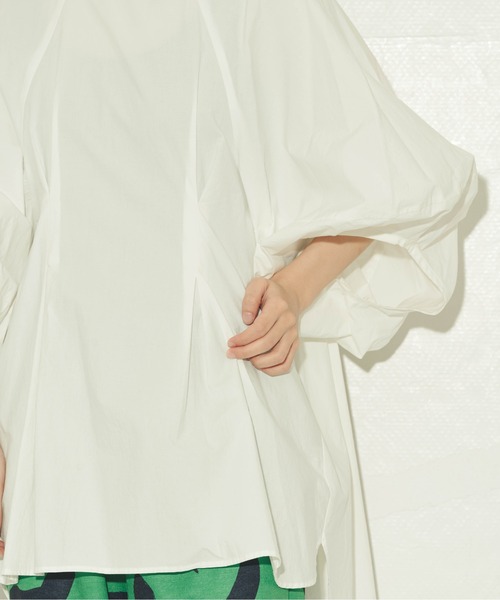 ottilie（オティーリエ）の「ottilie タックボリューム袖チュニック（Tシャツ/カットソー・レディース・オフホワイト/ベージュ・FREE）」の4枚目の写真