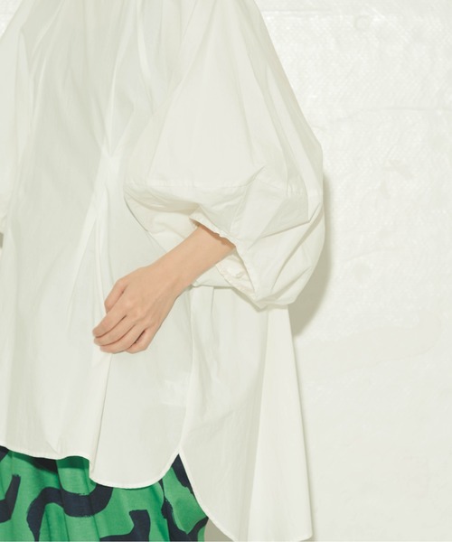 ottilie（オティーリエ）の「ottilie タックボリューム袖チュニック（Tシャツ/カットソー・レディース・オフホワイト/ベージュ・FREE）」の20枚目の写真