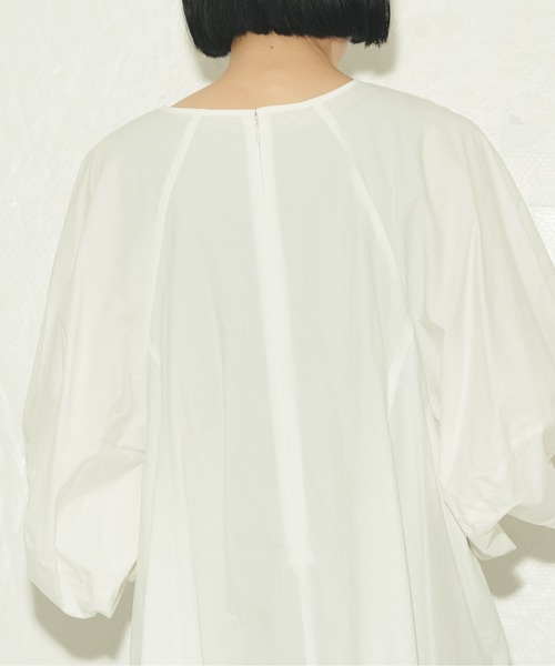 ottilie（オティーリエ）の「ottilie タックボリューム袖チュニック（Tシャツ/カットソー・レディース・オフホワイト/ベージュ・FREE）」の19枚目の写真