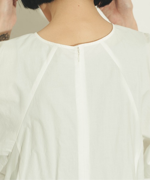 ottilie（オティーリエ）の「ottilie タックボリューム袖チュニック（Tシャツ/カットソー・レディース・オフホワイト/ベージュ・FREE）」の18枚目の写真