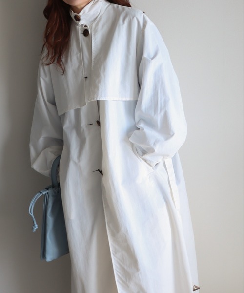 COURO（コウロ）の「ヨーク付き２ｗａｙカラーナイロンステンカラーコート（ステンカラーコート・レディース・ブラック/グリーン/オフホワイト/ベージュ/マスタード・L/M）」の2枚目の写真