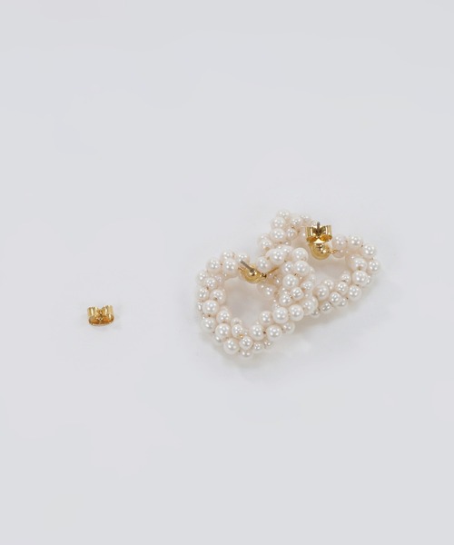 Prima Scherrer（プリマシェレル）の「ハート ツイスト パール ピアス Prima Scherrer（ピアス（両耳用）・レディース・ゴールド・フリー）」の2枚目の写真