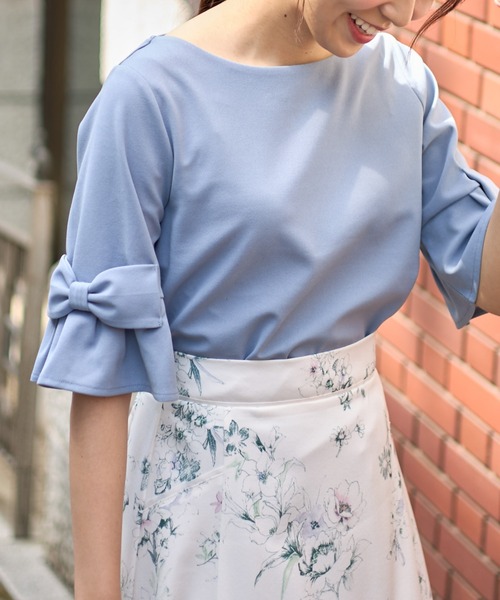 tocco closet(トッコ クローゼット)の「りぼん付き袖口フレアカットプルオーバー(Tシャツ/カットソー・レディース・グレイッシュブルー/ブラック/アイボリー/ピンク系その他・M)」の2枚目の写真