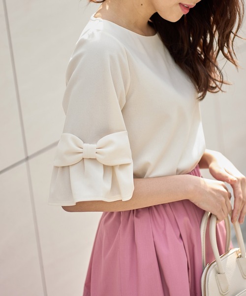 tocco closet(トッコ クローゼット)の「りぼん付き袖口フレアカットプルオーバー(Tシャツ/カットソー・レディース・グレイッシュブルー/ブラック/アイボリー/ピンク系その他・M)」の3枚目の写真