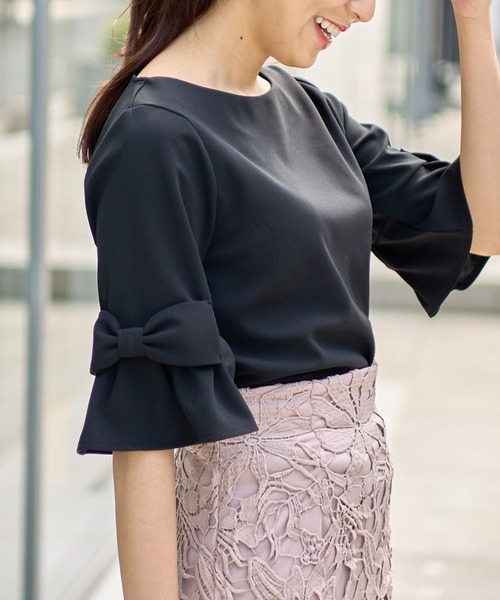 tocco closet(トッコ クローゼット)の「りぼん付き袖口フレアカットプルオーバー(Tシャツ/カットソー・レディース・グレイッシュブルー/ブラック/アイボリー/ピンク系その他・M)」の1枚目の写真