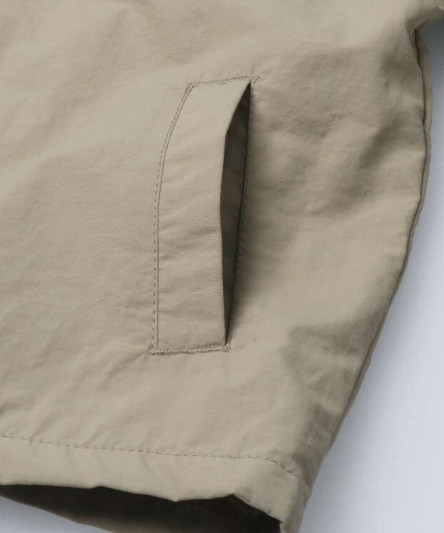 Crescent（クレッセント）の「ワッペン付コーチジャケット（ナイロンジャケット・キッズ・ベージュ/ブラック・110/120/130/90/95/80/100）」の6枚目の写真