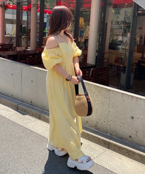 one after another NICE CLAUP（ワンアフターアナザーナイスクラップ）の「ネッククロス袖ボリュームワンピ（ワンピース・レディース・オフホワイト/ブラック/ブラック×ホワイト/イエロー・FREE）」の21枚目の写真