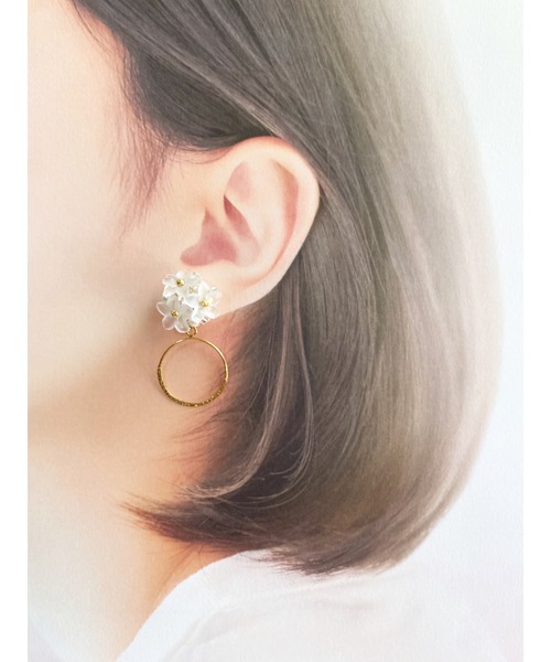 tone(トーン)の「【Hi-na】ブーケフラワー×リングフープ ピアス(MA)(ピアス(両耳用)・レディース・クリア・FREE)」の3枚目の写真