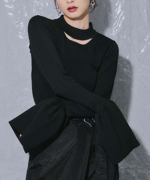 VIOLETTA（ヴィオレッタ）の「ベルスリーブチョーカーリブニットトップス（ニット/セーター・レディース・ブラック/ライトパープル/モカ/オフホワイト/グレー/パープル/ロイヤルブルー/レッド・FREE）」の9枚目の写真