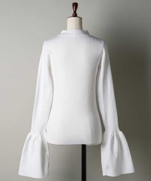 VIOLETTA（ヴィオレッタ）の「ベルスリーブチョーカーリブニットトップス（ニット/セーター・レディース・ブラック/ライトパープル/モカ/オフホワイト/グレー/パープル/ロイヤルブルー/レッド・FREE）」の15枚目の写真