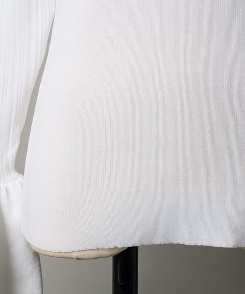 VIOLETTA（ヴィオレッタ）の「ベルスリーブチョーカーリブニットトップス（ニット/セーター・レディース・ブラック/ライトパープル/モカ/オフホワイト/グレー/パープル/ロイヤルブルー/レッド・FREE）」の11枚目の写真