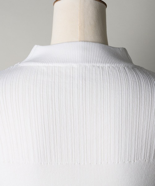 VIOLETTA（ヴィオレッタ）の「ベルスリーブチョーカーリブニットトップス（ニット/セーター・レディース・ブラック/ライトパープル/モカ/オフホワイト/グレー/パープル/ロイヤルブルー/レッド・FREE）」の10枚目の写真