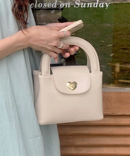 wears(ウェアーズ)の「2WAYハートPUバッグ(ショルダーバッグ・レディース・ブラック/アイボリー・FREE)」の3枚目の写真