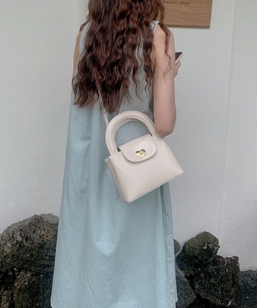 wears(ウェアーズ)の「2WAYハートPUバッグ(ショルダーバッグ・レディース・ブラック/アイボリー・FREE)」の6枚目の写真