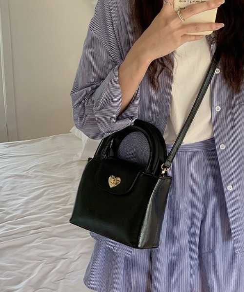 wears(ウェアーズ)の「2WAYハートPUバッグ(ショルダーバッグ・レディース・ブラック/アイボリー・FREE)」の13枚目の写真