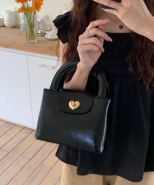 wears(ウェアーズ)の「2WAYハートPUバッグ(ショルダーバッグ・レディース・ブラック/アイボリー・FREE)」の16枚目の写真
