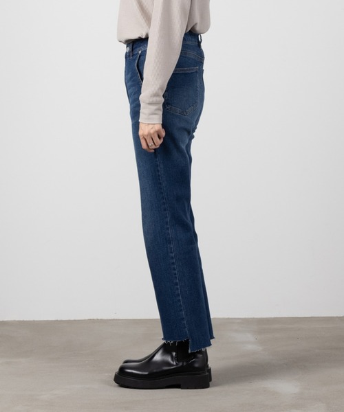 NAVY(ネイビー)の「GOOD STYLE JEANS 裾フリンジセミフレアパンツ(デニムパンツ・レディース・ブルー/ワンウォッシュ/ネイビー・S/M/L)」の5枚目の写真