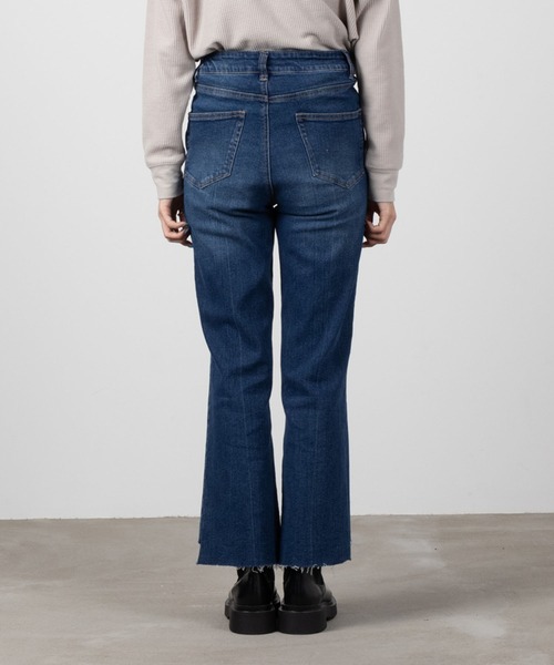 NAVY(ネイビー)の「GOOD STYLE JEANS 裾フリンジセミフレアパンツ(デニムパンツ・レディース・ブルー/ワンウォッシュ/ネイビー・S/M/L)」の6枚目の写真