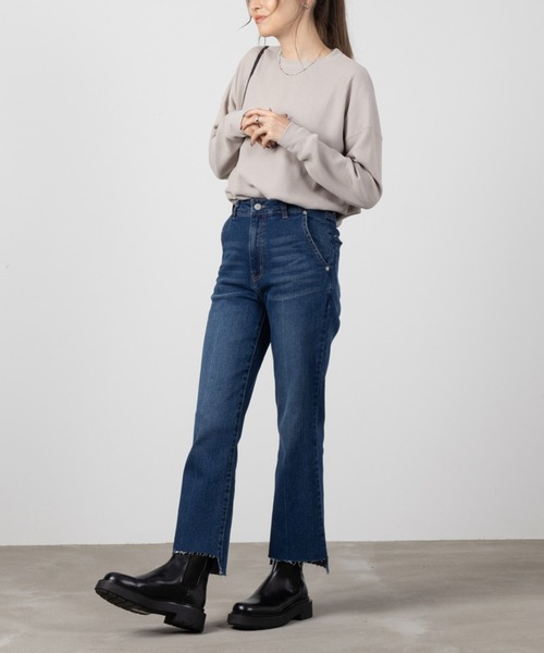 NAVY(ネイビー)の「GOOD STYLE JEANS 裾フリンジセミフレアパンツ(デニムパンツ・レディース・ブルー/ワンウォッシュ/ネイビー・S/M/L)」の4枚目の写真