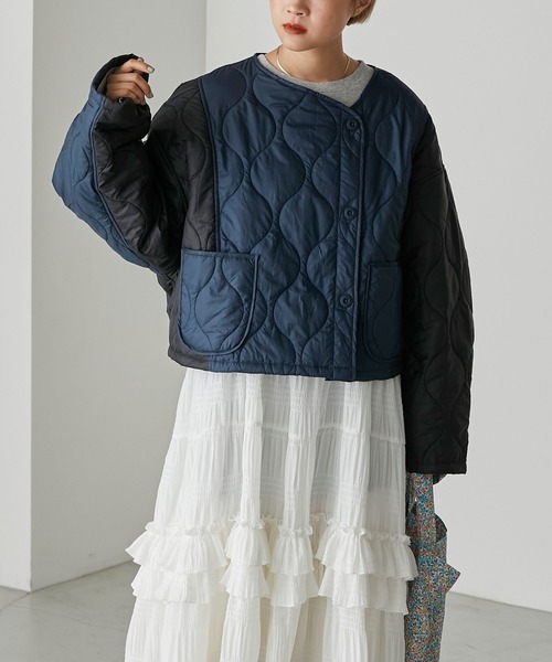 forksy.(フォルクシー)の「【forksy.】バイカラークロップドキルティングブルゾン(ブルゾン・レディース・ブラック/カーキ・FREE)」の4枚目の写真