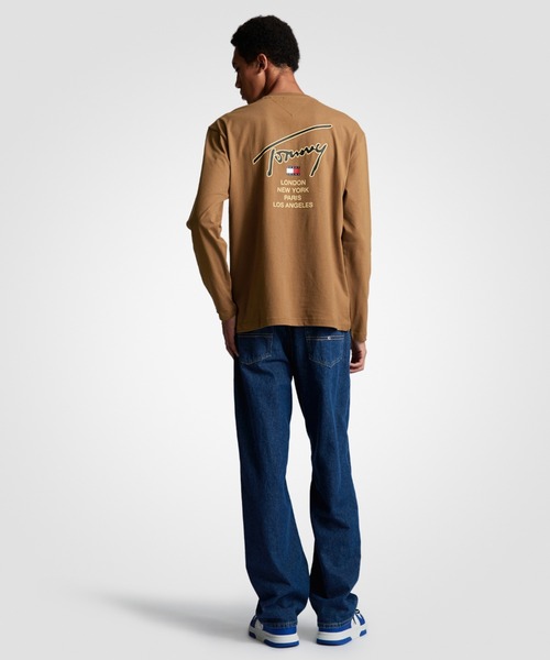 tommy jeans（トミー ジーンズ）の「ゴールドシグネチャーバックロングスリーブTシャツ（Tシャツ/カットソー・メンズ・ホワイト/ブラウン/ブラック・LARGE/X-LARGE/SMALL/MEDIUM）」の7枚目の写真
