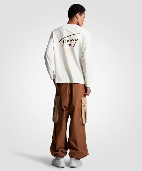 tommy jeans（トミー ジーンズ）の「ゴールドシグネチャーバックロングスリーブTシャツ（Tシャツ/カットソー・メンズ・ホワイト/ブラウン/ブラック・LARGE/X-LARGE/SMALL/MEDIUM）」の9枚目の写真