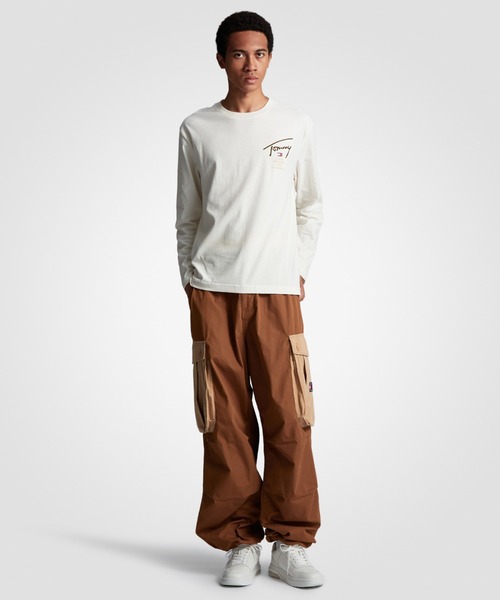 tommy jeans（トミー ジーンズ）の「ゴールドシグネチャーバックロングスリーブTシャツ（Tシャツ/カットソー・メンズ・ホワイト/ブラウン/ブラック・LARGE/X-LARGE/SMALL/MEDIUM）」の8枚目の写真