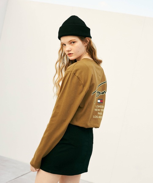 tommy jeans（トミー ジーンズ）の「ゴールドシグネチャーバックロングスリーブTシャツ（Tシャツ/カットソー・メンズ・ホワイト/ブラウン/ブラック・LARGE/X-LARGE/SMALL/MEDIUM）」の22枚目の写真