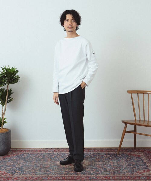 BEAMS F(ビームスエフ)の「SAINT JAMES / OUESSANT ソリッド ボートネック Tシャツ(Tシャツ/カットソー・メンズ・オフホワイト/ブラック/ナチュラル/ネイビー・6/5/4)」の13枚目の写真