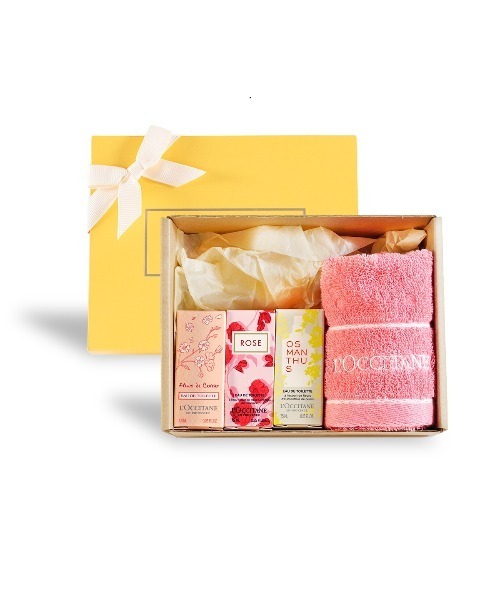 L'OCCITANE（ロクシタン）の「ミニオードトワレコレクション(チェリーブロッサム、ローズ、オスマンサス）タオル付きギフト（香水・フレグランスキット/ギフトセット・レディース・その他・FREE）」の2枚目の写真