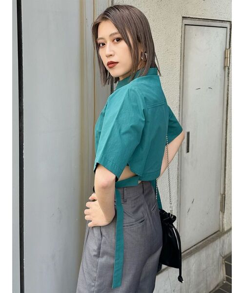 MURUA（ムルーア）の「カットアウトクロップドシャツ（シャツ